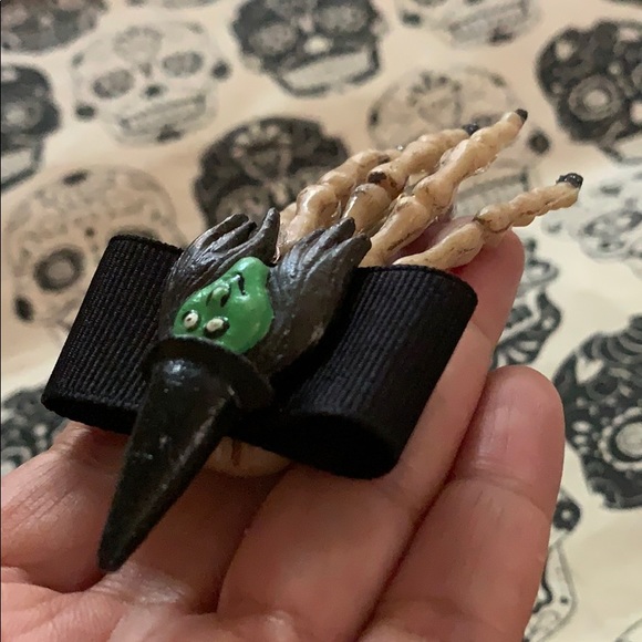 Halloween witch Hair accessory Clip Creepy hand Accessory NEW - Picture 6 of 16